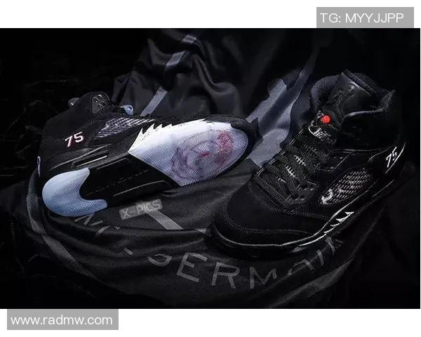 足球明星与模特的浪漫邂逅背后的故事揭秘