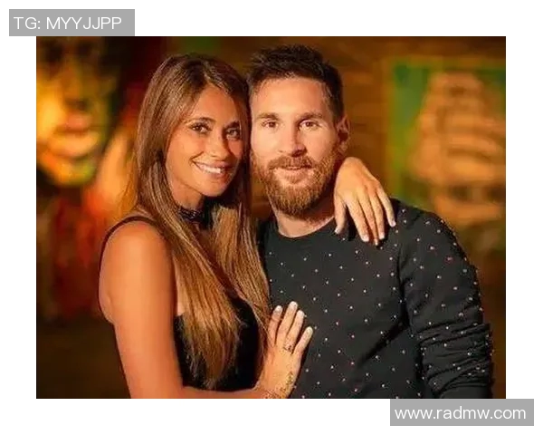 足球明星的妻子竟然是一位人气歌手两人甜蜜生活引发关注